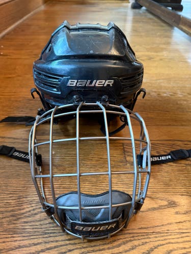 Small Bauer Re-Akt 200 Helmet (Used)