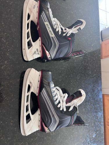 Black/Gray Bauer Vapor X600 Hockey Skates Extra Wide Width 8 (Used)