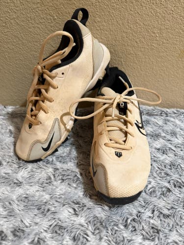 White Kid's 4Y (Big Kids / Youth) Youth Nike FastFlex Low Top Molded Cleats (Used)