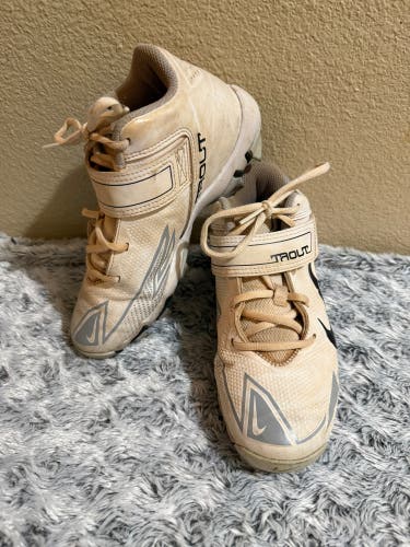 White Kid's 3Y (Big Kids / Youth) Youth Nike Trout High Top Molded Cleats (Used)