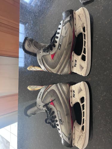 Gray Bauer Vapor XXII Hockey Skates Regular Width 9.5 (Used)