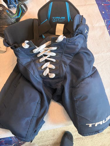 Men's Junior Medium True AX7 Hockey Pants (Used)