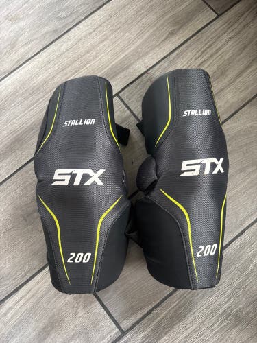 STX Stallion 200 Arm Pads Size Large (Used)