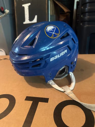 Large Bauer Re-Akt 150 Helmet (Used)