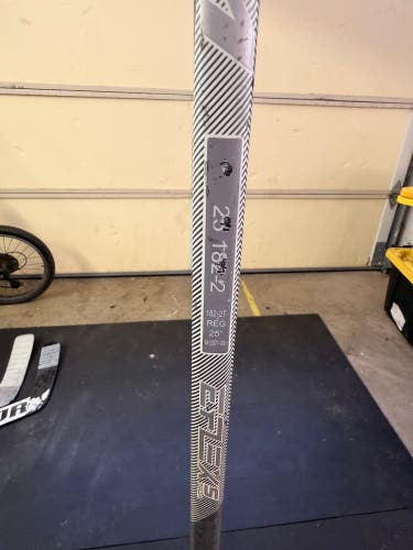 Senior CCM Extreme Flex 5 Pro Regular Goalie Stick 25" Paddle Pro Stock (Used)