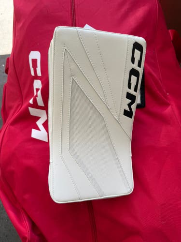 CCM Tacks Catcher(590 break) and Blocker Regular Senior (New)