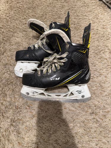 Black 2018 CCM Super Tacks AS1 Hockey Skates Wide Width Size 4 (Used)