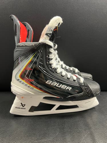 Bauer Vapor Flypro Hockey Skates 8.0 Fit 1 (used)