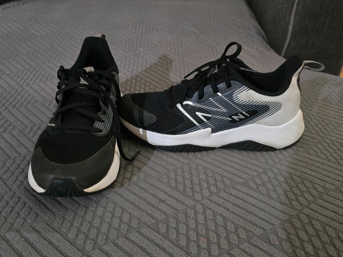 Black Unisex Size M 5.0 (W 6.0) New Balance Rave Run V2 Shoes (Used)