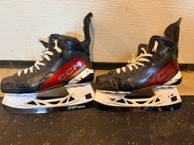 CCM JetSpeed FT680 Hockey Skates Regular Width Size 5.5 (Used)