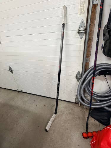 Intermediate CCM JetSpeed FT880 Right Handed Hockey Stick P29 65 Flex (New)