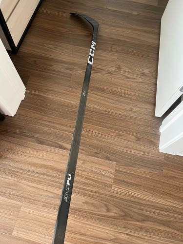 Intermediate CCM JetSpeed FT8 Pro Right Handed Hockey Stick P28M 60 Flex Pro Stock (Used)