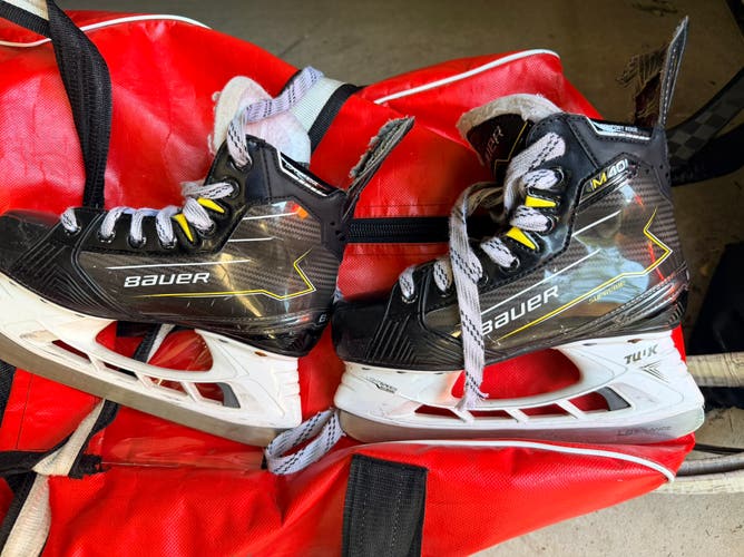 2024 Bauer Supreme M40 Hockey Skates Extra Wide Width Size 3.5 (Used)