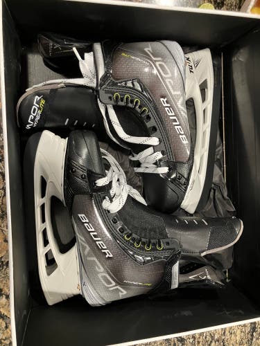 Bauer Vapor Hyperlite Hockey Skates MIC Pro Stock 7.5 (New)