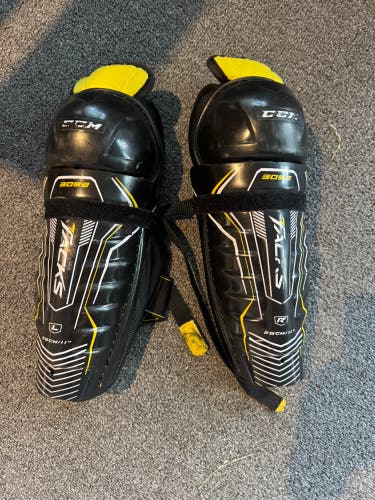Junior CCM 11" Shin Pads (Used)