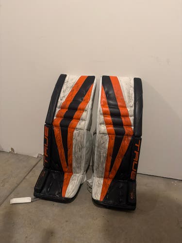 35" True Catalyst 7X3 Goalie Leg Pads (Used)