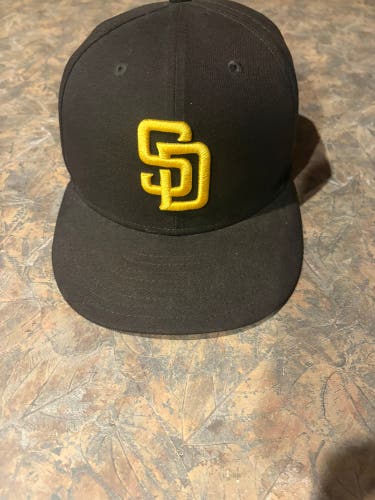 Brown Men's 7 1/4 New Era Hat (Used)