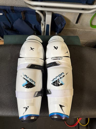 Senior Bauer Vapor Flylite 15" Shin Pads (Used)