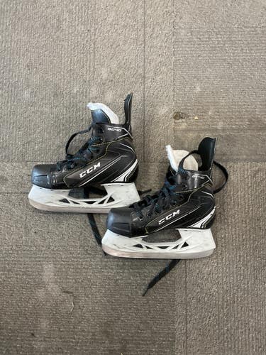 Used CCM TACKS 9040 Junior Hockey Skate Junior 01 11614-S000239661