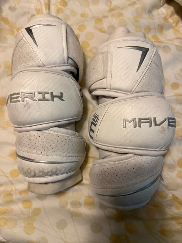 Medium Youth Maverik M6 Arm Pads (Used)