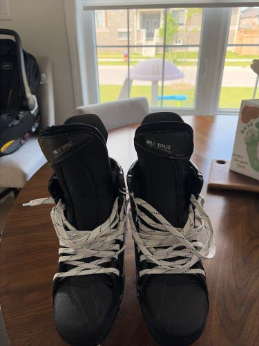 2025 Bauer Vapor Flylite Hockey Skates Regular Width Pro Stock Willy Styles worn Size 6.5 (Used)