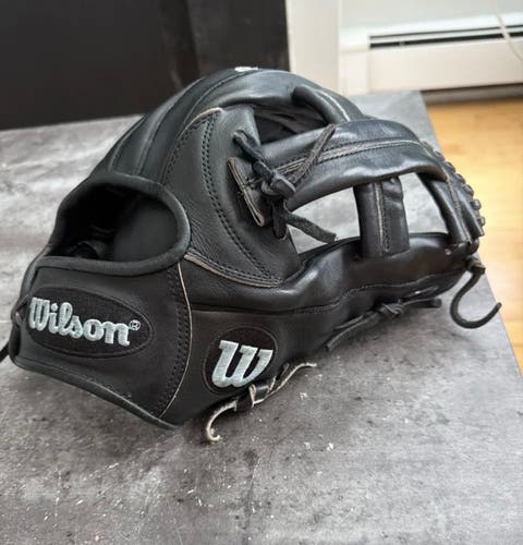 Wilson A2000 RH Infield Baseball Glove 11.75" (Used)