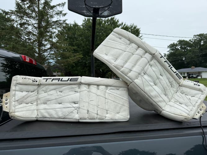 29+2" True Catalyst 7X3 Goalie Leg Pads (Used)