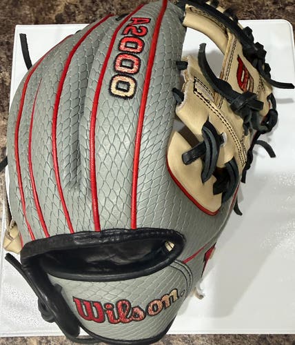 Wilson A2000 RH Infield Baseball Glove 11.25" (Used)