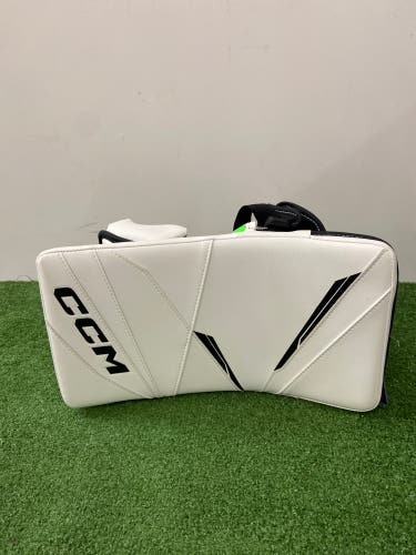 New CCM Axis 2.9 Goalie Blocker Regular | Senior