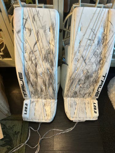 34" 2024 True L20.2 Goalie Leg Pads (Used)