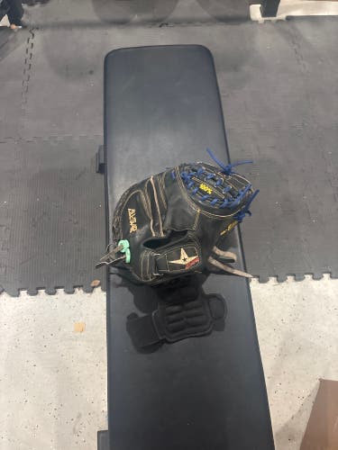 All Star CM3000MBK RH Catcher's Glove 32.5" (Used)