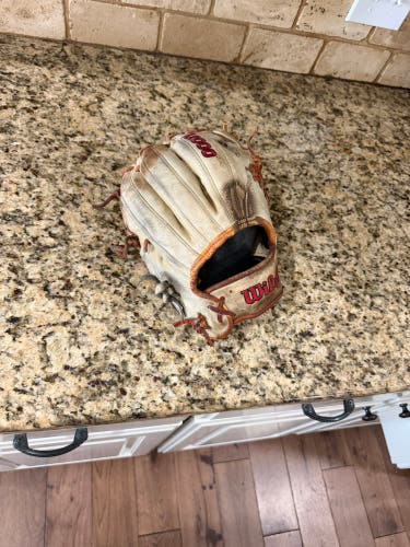 Wilson A2000 RH Infield Baseball Glove 11.5" (Used)