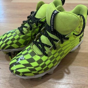 6Y (Big Kids / Youth) Under Armour Mid Top Molded Cleats (Used)