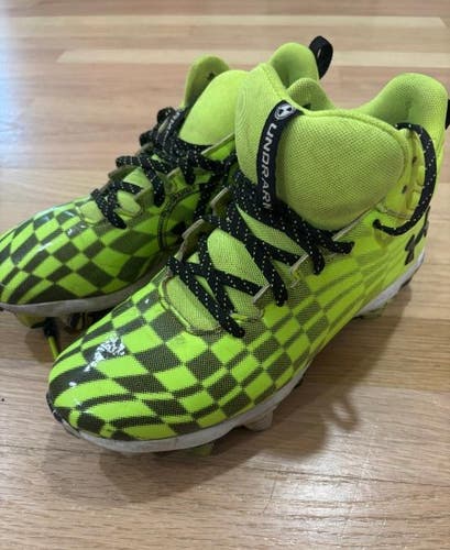 6Y (Big Kids / Youth) Under Armour Mid Top Molded Cleats (Used)