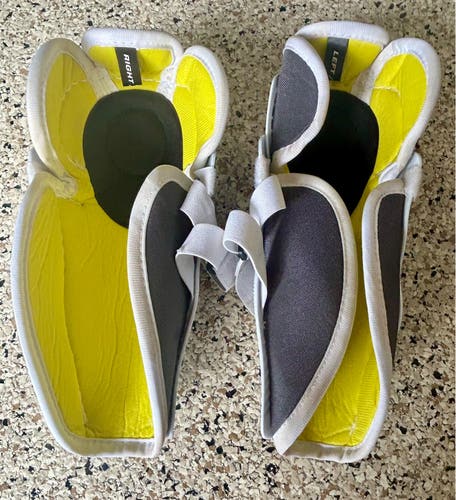Junior Bauer Supreme 1S 10" Shin Pads (Used)