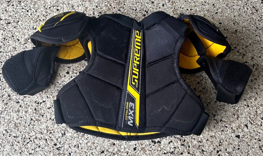 Medium Youth Bauer Supreme TotalOne MX3 Shoulder Pads (Used)