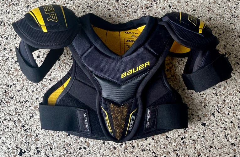 Medium Youth Bauer Supreme TotalOne MX3 Shoulder Pads (Used)