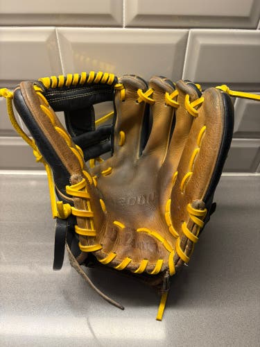 Wilson A2000 1786 RH Infield Baseball Glove 11.5" (Used)