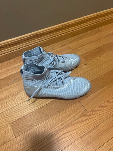 Silver Men's Size M 9.5 (W 10.5) Adult Under Armour Cleats