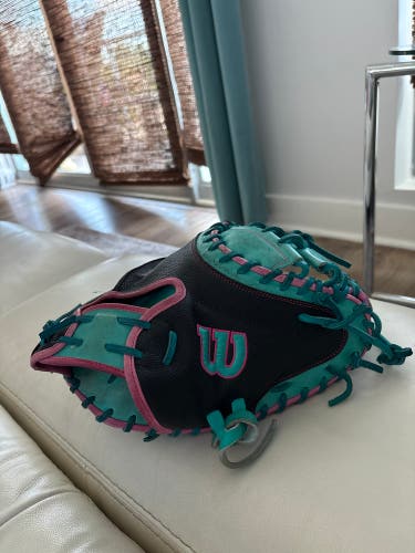 LIMITED EDITION Wilson A2000 RH Catcher's Baseball Glove 33" lightly used