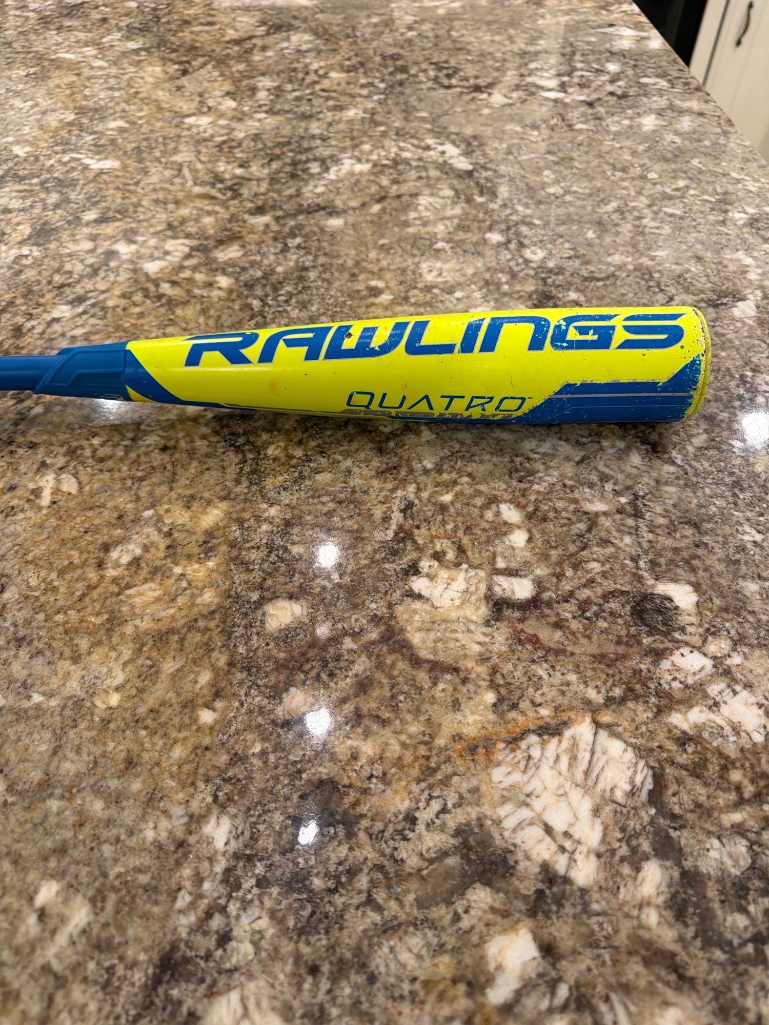 2018 Rawlings Quatro Glowstick USA (-10) 18 oz 28