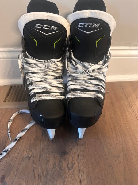 2019 CCM Ribcor 74K Hockey Skates Regular Width Size 5 (Used)