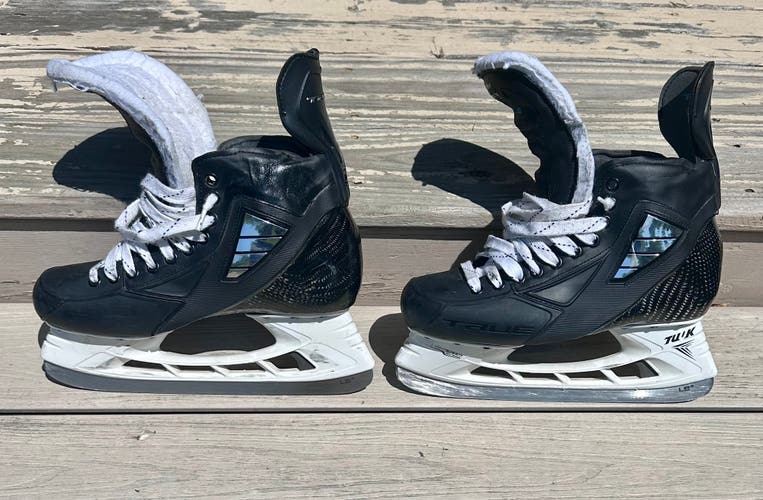 Black+Silver True Pro Custom Hockey Skates Wide Heel Width Size 9 (Used)