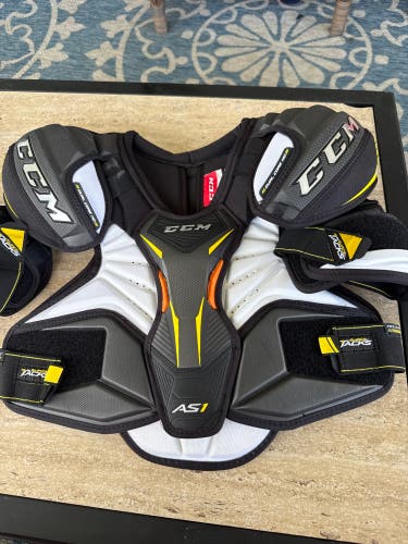 Small Senior CCM Super Tacks AS1 Shoulder Pads (New)
