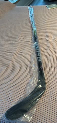 Senior Bauer Vapor Hyperlite 2 Right Handed Hockey Stick P28 77 Flex (New)