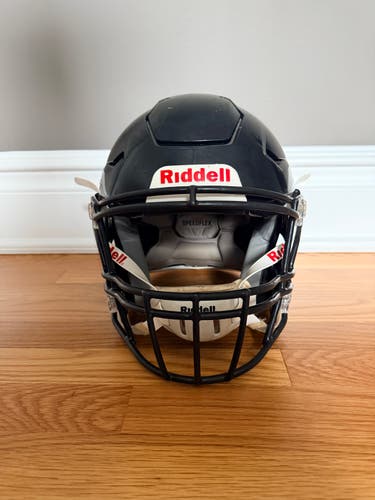 Black Youth Large Riddell SpeedFlex Helmet (Used) w/Facemask & Chinstrap