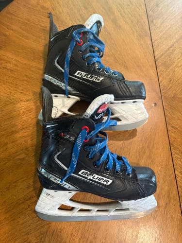 2023 Bauer Vapor X4 Hockey Skates Size 1.5 (Used)
