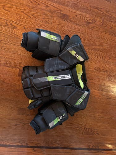 Medium Warrior RX4 Goalie Chest Protector (Used)