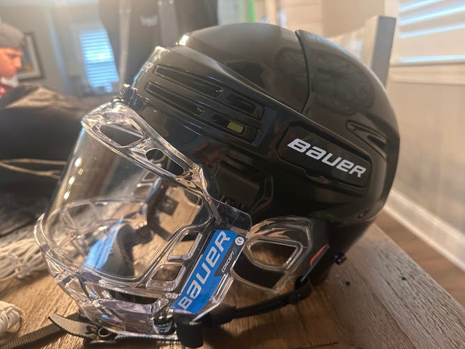 Small Bauer Re-Akt 75 Helmet (Used)