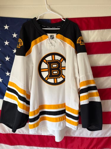 Boston Bruins White Goalie Cut Men's Reebok Jersey (Used)